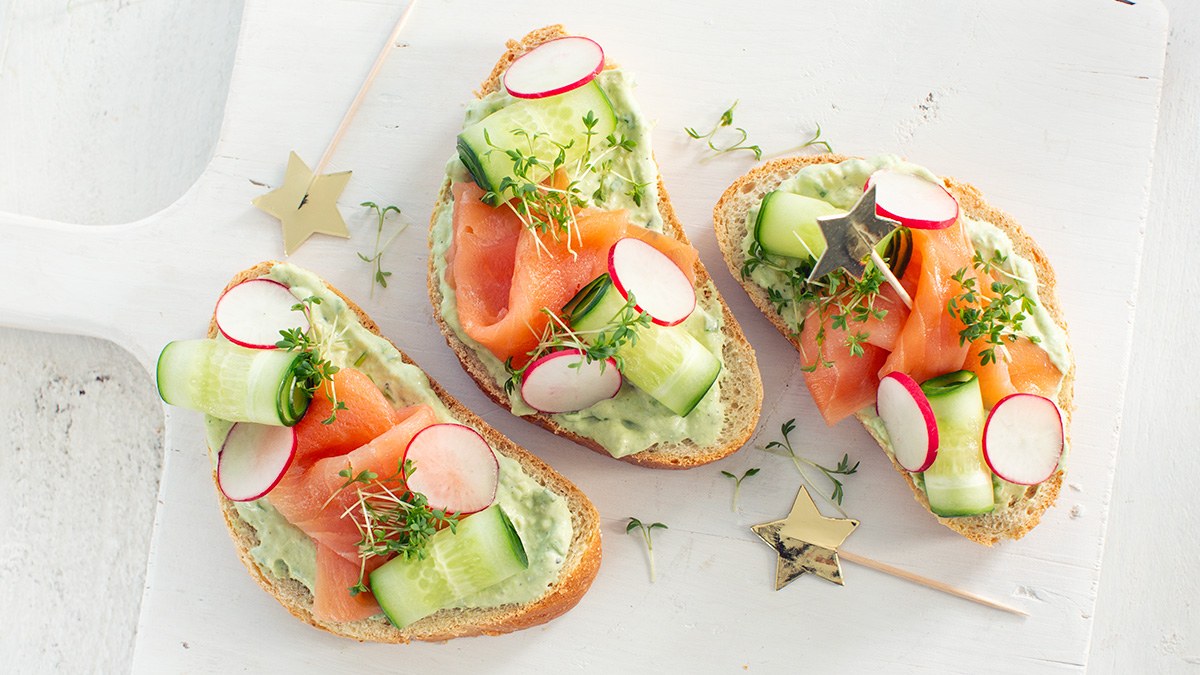 Toast met zalm en avocado spread