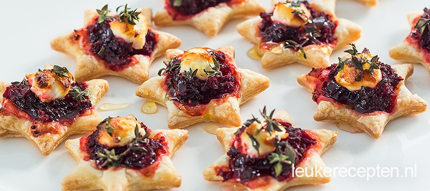 Bladerdeeg sterren met bieten en geitenkaas