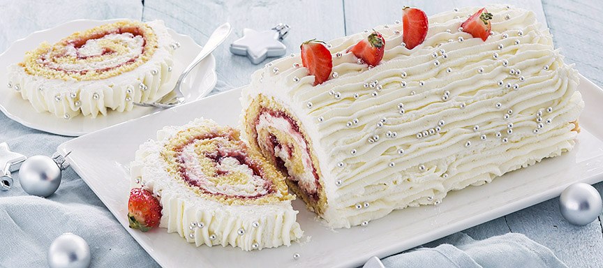 Cakerol met aardbeien en room