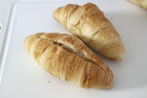 gevulde-croissantjes-met-geitenkaas-en-caprese www.leukerecepten.nl