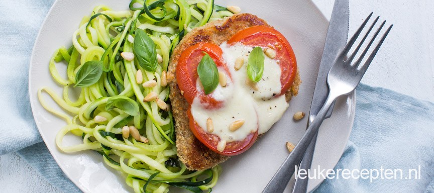 Schnitzel caprese met courgetti