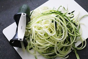 courgetti met caprese schnitzel www.leukerecepten.nl