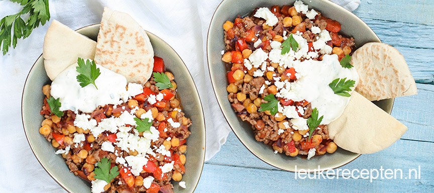 Grieks pannetje met pitabrood, feta en tzatziki