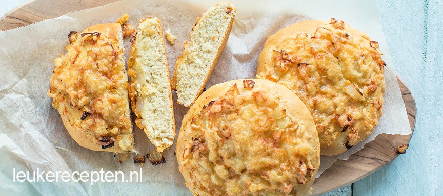 Kaas uienbroodjes