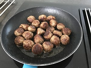 pasta-pesto-met-gehaktballetjes www.leukerecepten.nl