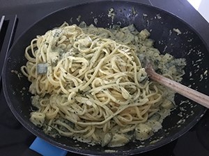 pasta-pesto-met-gehaktballetjes www.leukerecepten.nl