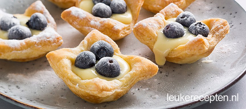 Bladerdeegbakjes met room