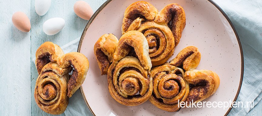 Paashaasjes van croissantdeeg