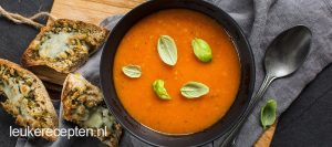 tomaten basilicum soep met pesto broodjes www.leukerecepten.nl