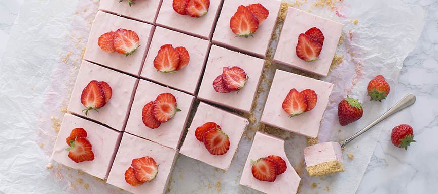 Aardbeien cheesecake bars