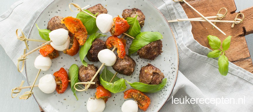 Caprese spiesjes met gehaktballetjes