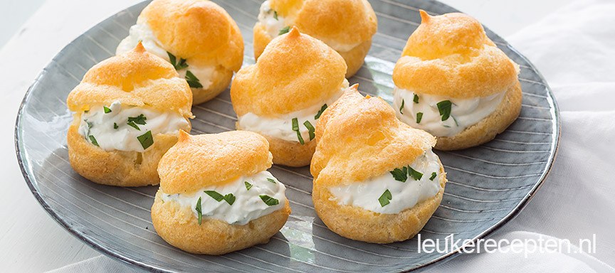 Soesjes met geitenkaasmousse