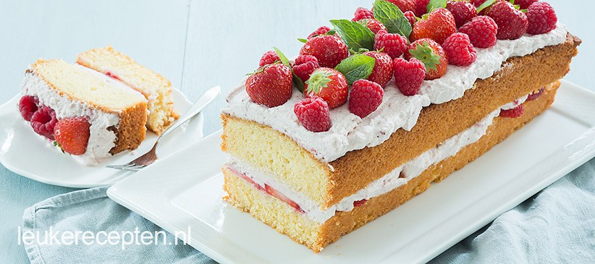 Zomerse aardbeiencake