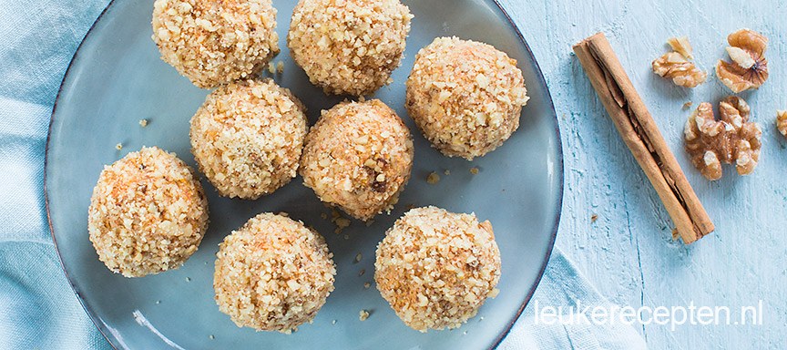 Carrot cake bliss balls
