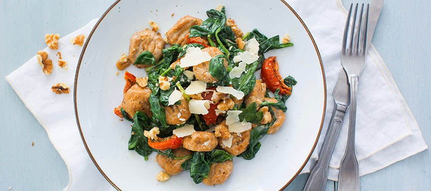 Zoete aardappel gnocchi met spinazie