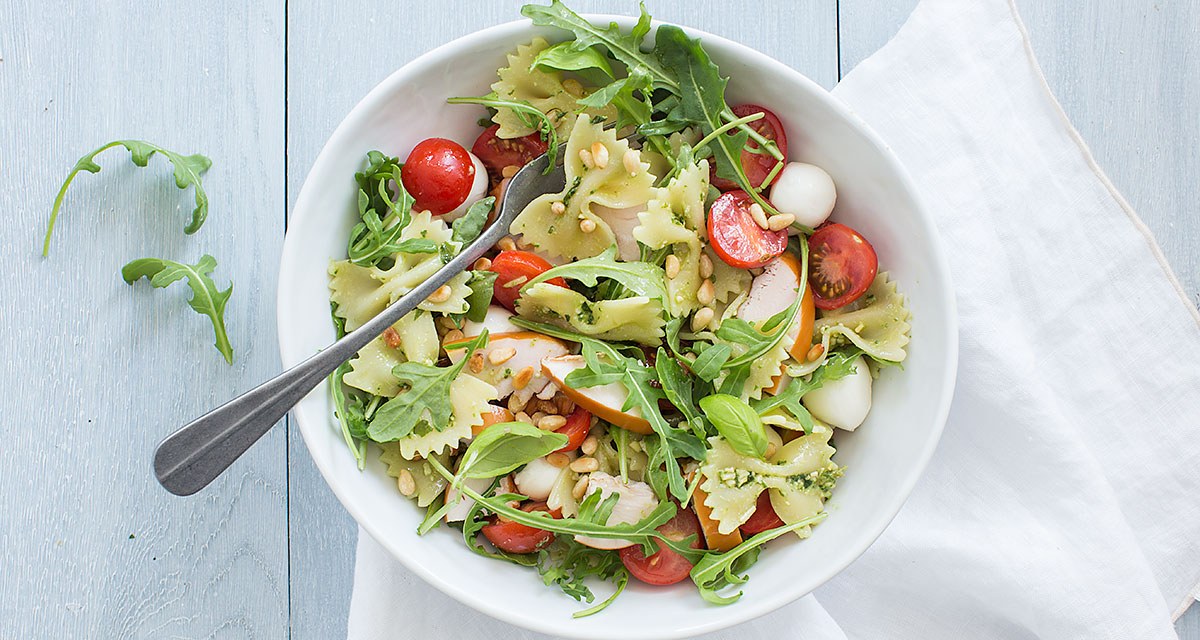 Pasta pesto salade met kip