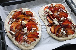 pizza met perzik en ricotta www.leukerecepten.nl