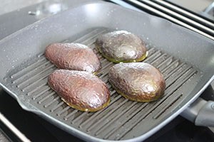 gegrilde-avocado-met-gehakt www.leukerecepten.nl