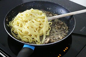 pasta met truffelroomsaus www.leukerecepten.nl