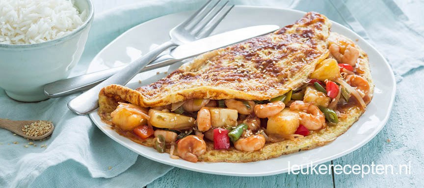 Zoet zure garnalen in omelet wrap