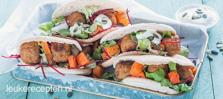 Pita met pompoen en falafel