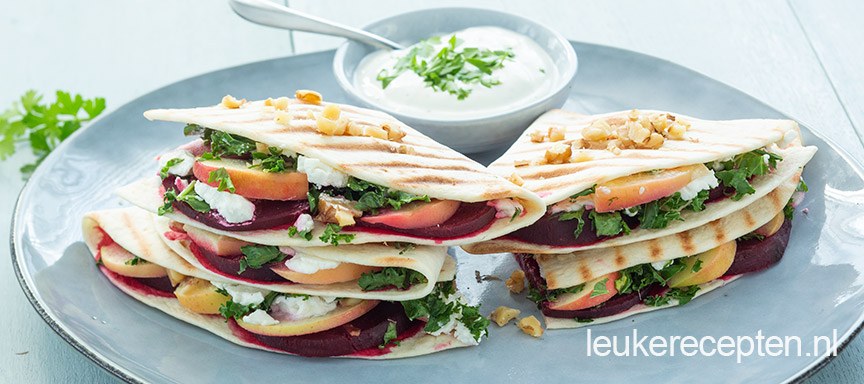 Quesadilla’s met rode biet en boerenkool