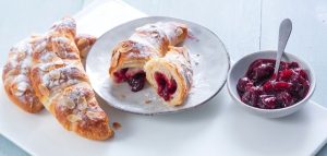 Croissants met cranberry