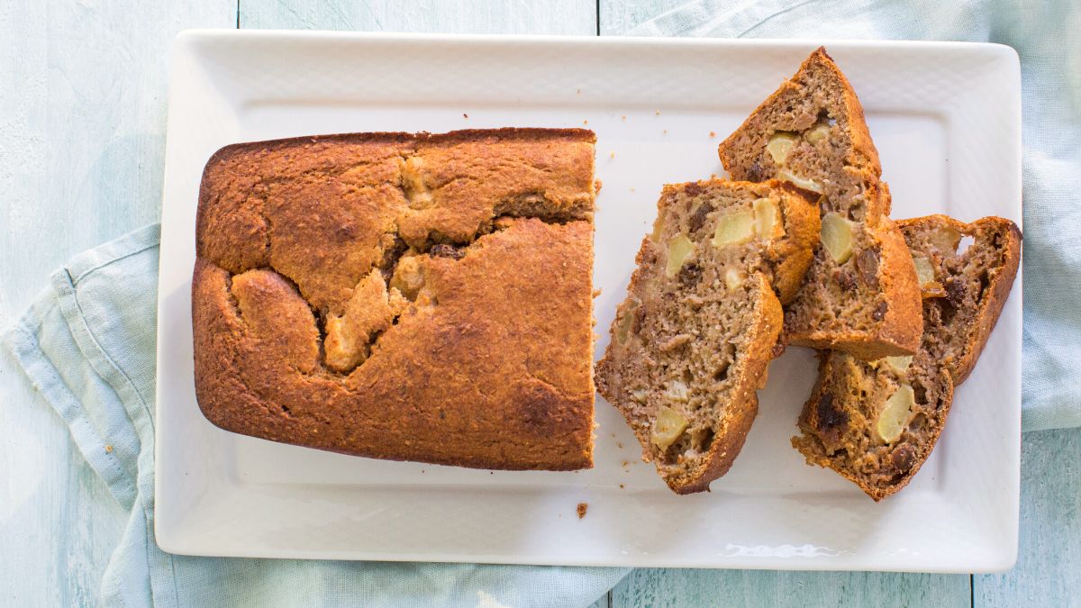 Bananenbrood met appel en rozijnen