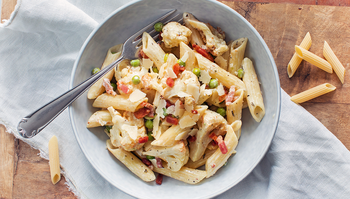 Pasta met bloemkool en spekjes