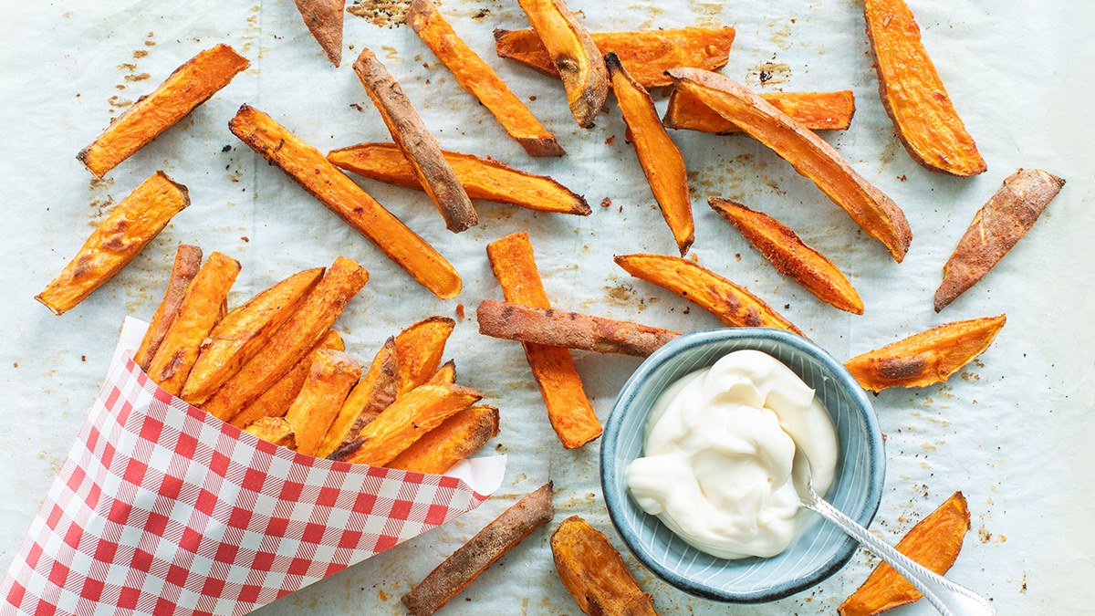 Zoete aardappel friet: krokant uit de oven