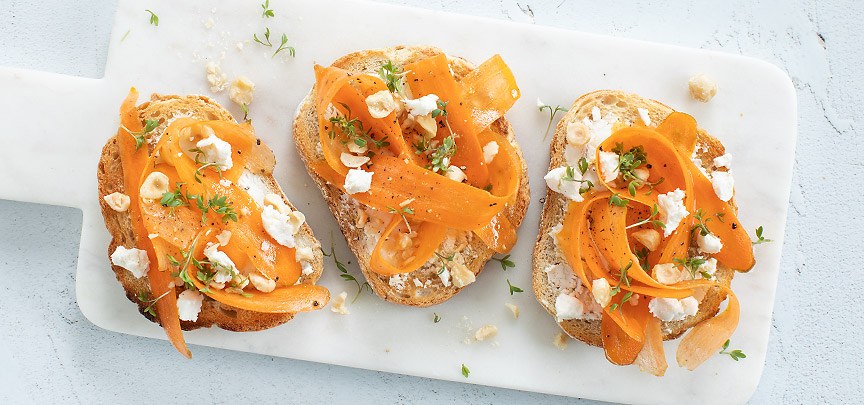 Toast geitenkaas en wortel linten