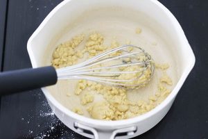 Bechamelsaus maken stap 3