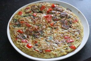 Foe yong hai maken stap 6 - Leg de groente omelet op een bord