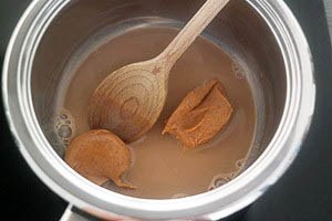 Satesaus maken stap 2 - Voeg de pindakaas toe