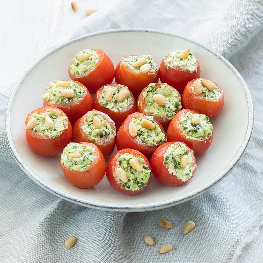 gevulde tomaatjes met pesto
