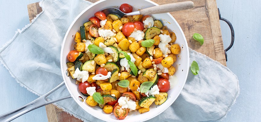 Italiaanse roerbak met mozzarella uit 1 pan