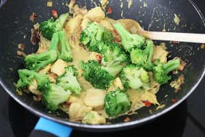 bloemkoolrijst met kip kerrie www.leukerecepten.nl