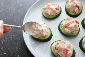 komkommer met tonijn hapje