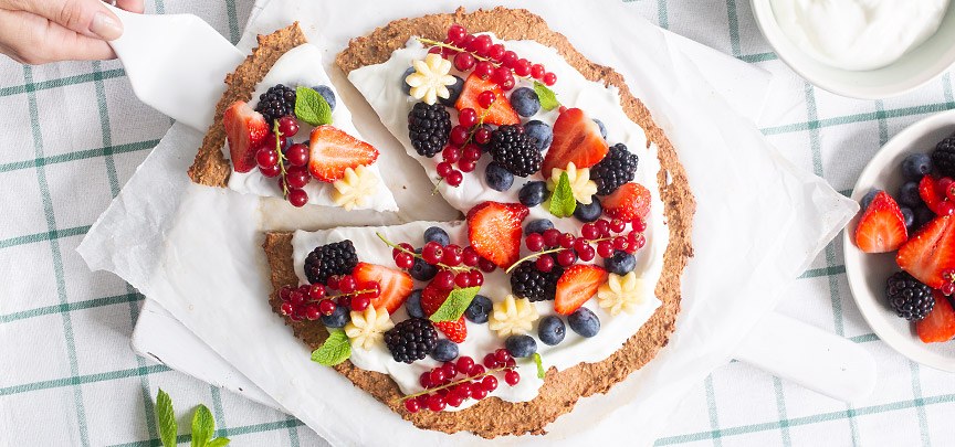 Gezonde ontbijtpizza met fruit