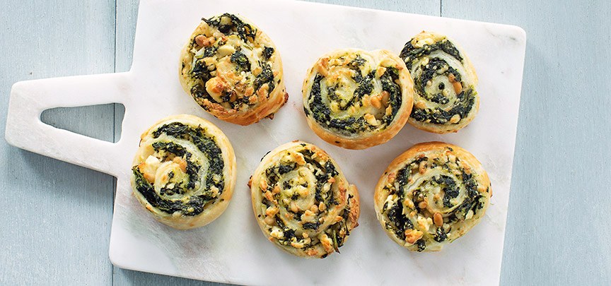 Spinazie feta bladerdeegrolletjes