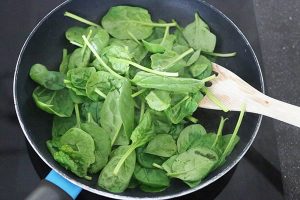 bladerdeeg-rol-met-spinazie www.leukerecepten.nl