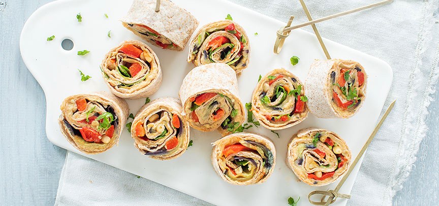 Gezonde wrap rolletjes met hummus
