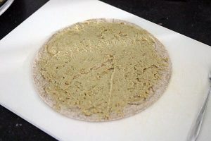 gezonde-wrap-rolletjes-met-hummus www.leukerecepten.nl
