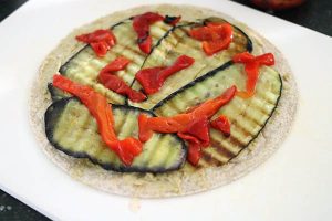 gezonde-wrap-rolletjes-met-hummus www.leukerecepten.nl