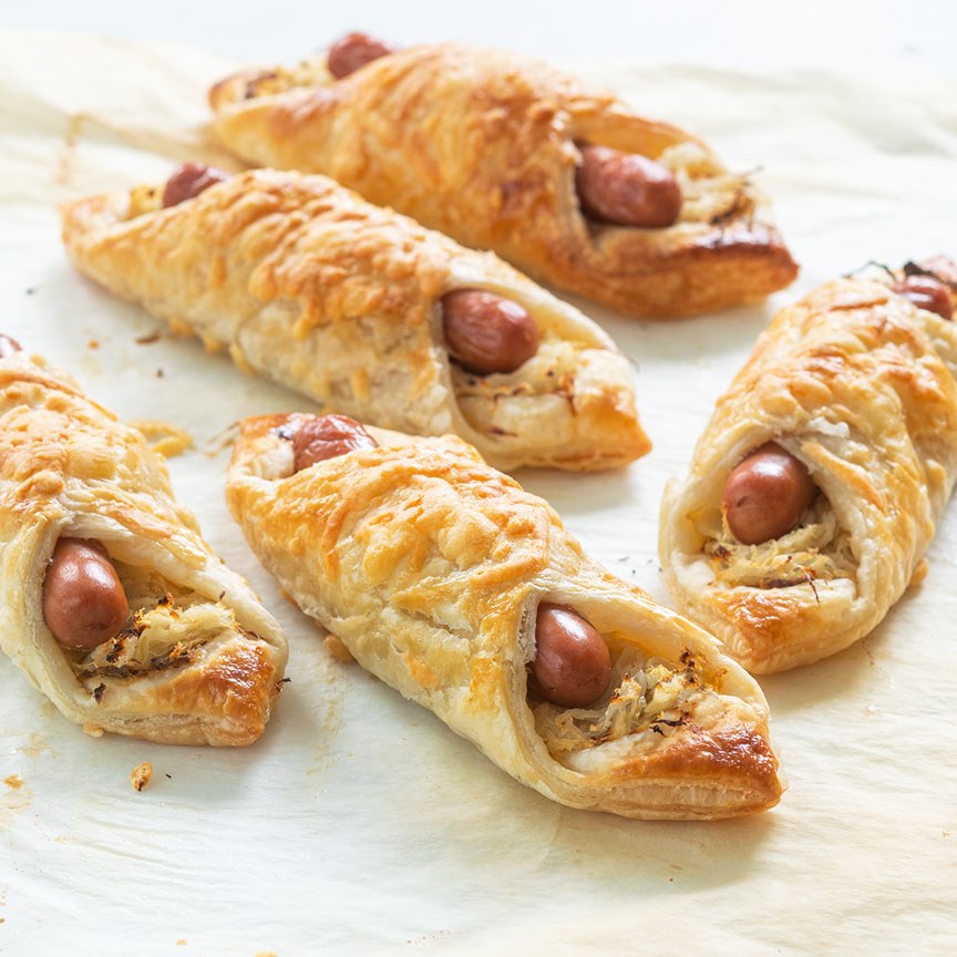 bladerdeegbroodjes_met zuurkool_en_knak