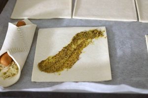 bladerdeegbroodjes_met zuurkool_en_knak