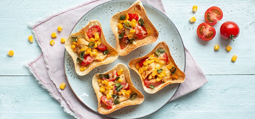 Mexicaans gevulde tortilla bakjes