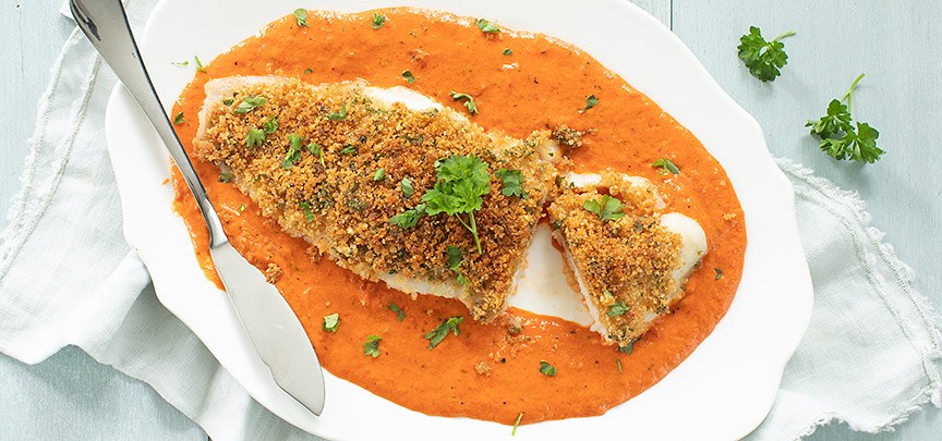 Vis met kruidenkorstje en paprikasaus