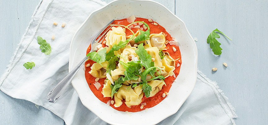 Tortellini met paprikasaus