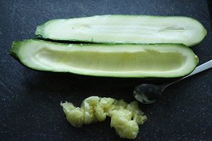Mexicaans gevulde courgette met gehakt stap 2 courgette uithollen